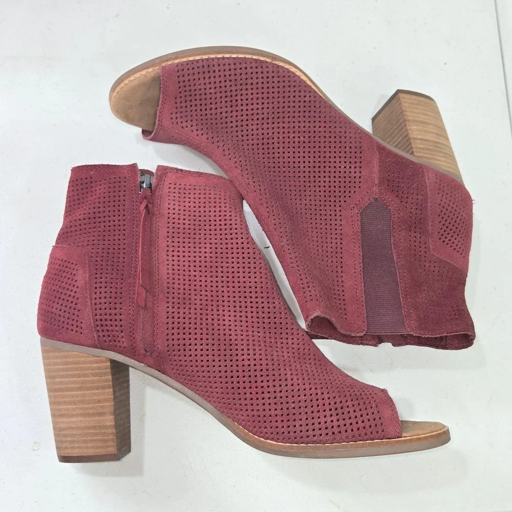 Toms Majorca Burgundy Suede Perforated Peep Toe Booties Womens W12 Stacked Heel